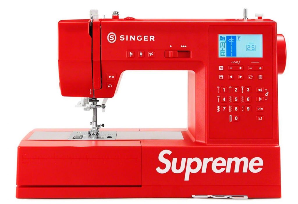 Supreme, in collaborazione con Singer, per progettare la “macchina per  cucire più bella di sempre” - Singer